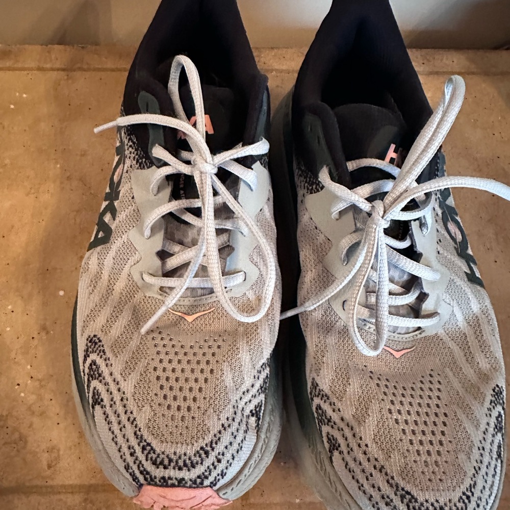 Hoke women’s shoes size 10D